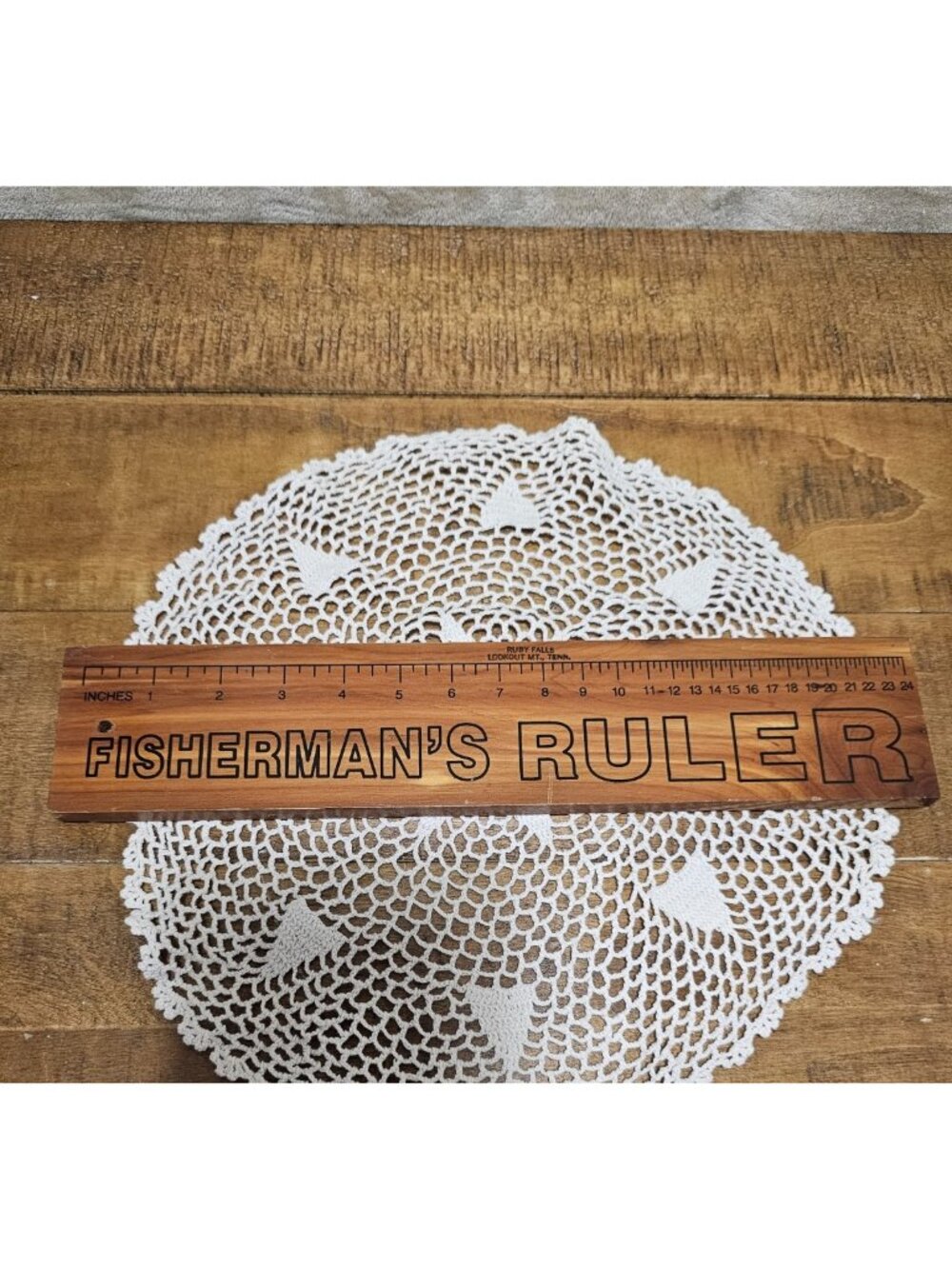 VINTAGE CEDAR WOOD FISHERMAN’S RULER GAG GIFT Look Out MT. Tenn Ruby falls